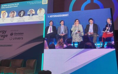 An expert panel discusses UK energy storage policy in a room so large they had to be viewed on a big screen to be seen properly. Image: Andy Colthorpe / Solar Media